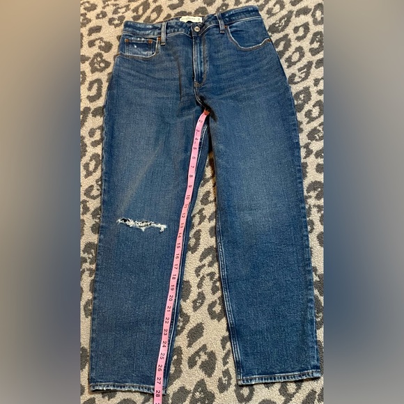 Abercrombie Curve Love High Rise Mom Jeans - Picture 6 of 7
